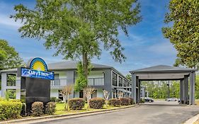 Days Inn By Wyndham Pensacola I-10